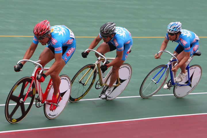 チームスプリント　1位　朝日大学（山田、尾形、高木）1'21.481