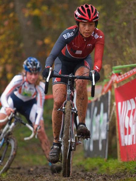 オランダ在住ママさん選手としてシクロクロスを走る荻島美香さん