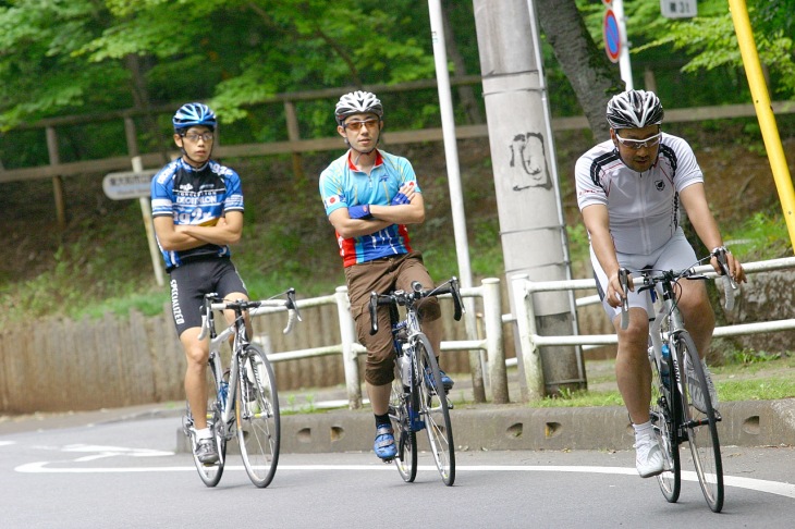 いい迷惑の編集部員たち　　　※手放しは危険です。真似しないで下さい