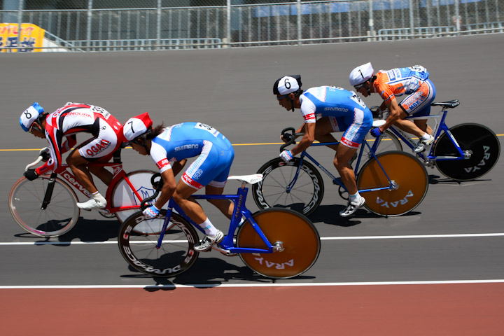 シマノ時代、ポイントレースを走る阿部（ゼッケン6番）（第40回全日本実業団自転車競技選手権大会）