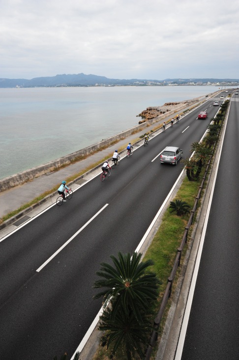 “名護”を目指す、爽快！海沿い道路