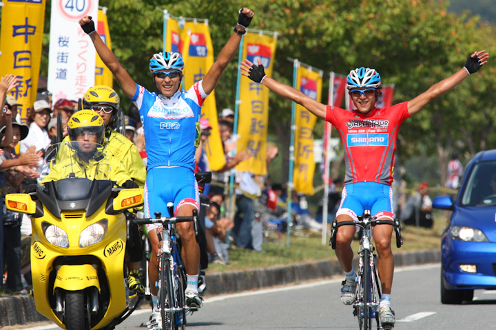 阿部嵩之（シマノレーシング）と鈴木真理（シマノレーシング）がワン・ツーフィニッシュ