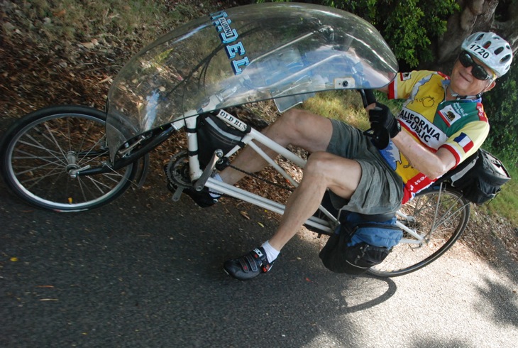 こんなクールなバイクを乗りこなすダンディは素敵！