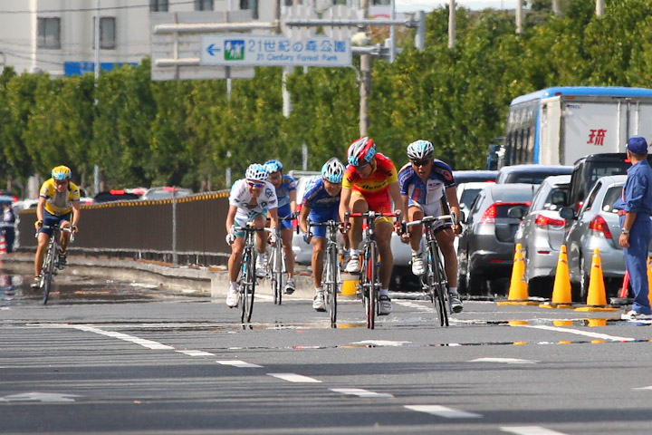 市民130kmゴール　ゴール前の先頭争い