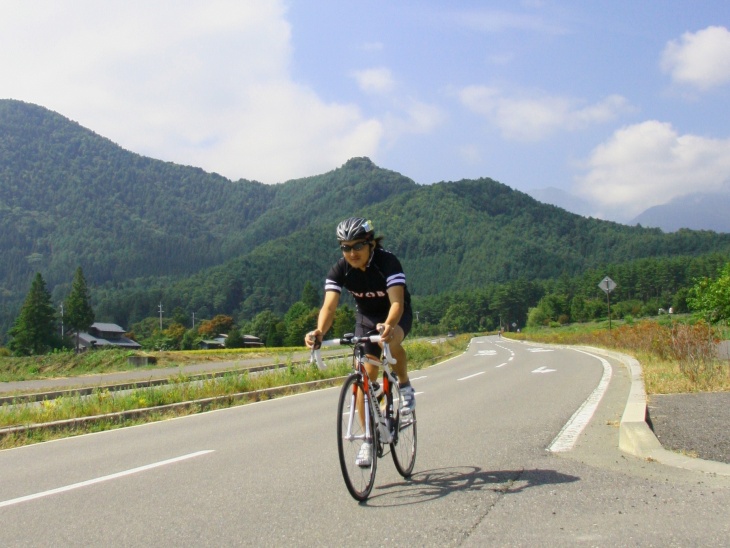 アルプス山麓の公道を走る