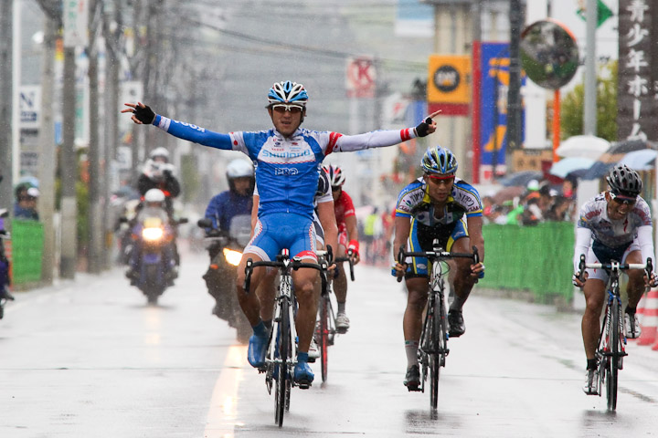 鈴木真理（シマノレーシング）が優勝