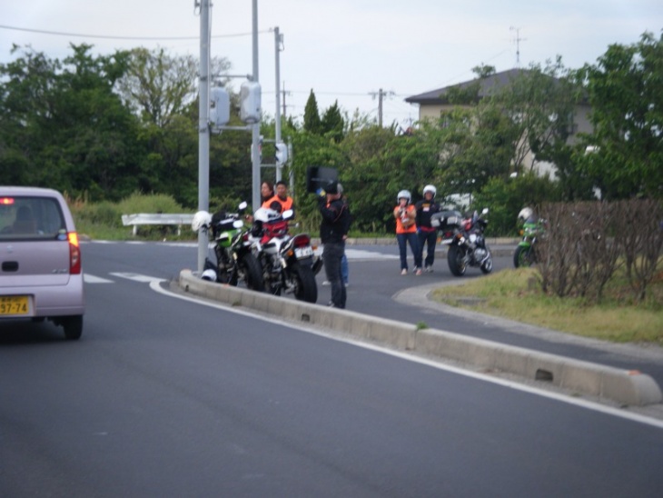 バイクサポータの方々がお出迎えしてくれます