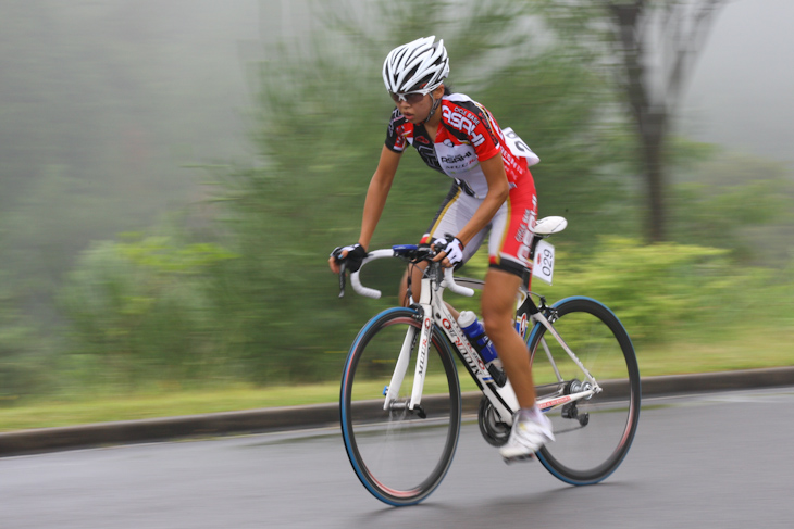 80kmを独走した萩原麻由子（サイクルベースあさひレーシング）