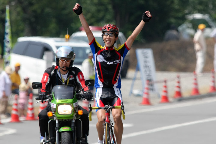 ER 小俣栄一郎（竹芝サイクルレーシング）が優勝