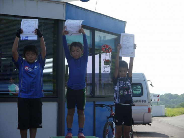 小学1・2年男子の表彰式