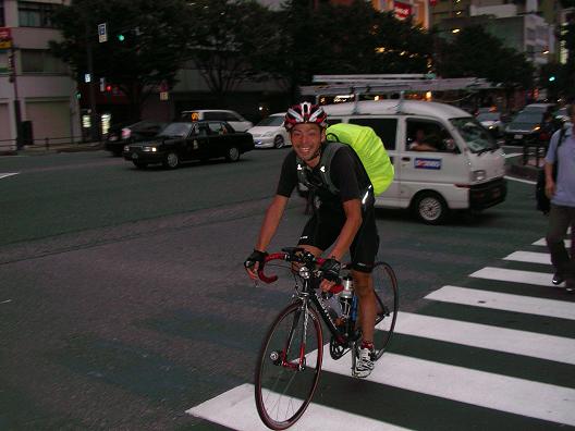 スタート直後に連続パンクした藤中さん