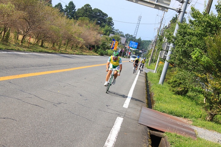 林間部を抜けても登りはひたすら続く。