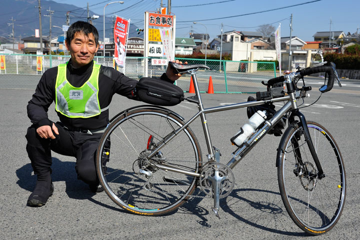 大原さんとTig社のチタニア・フルオーダーバイク