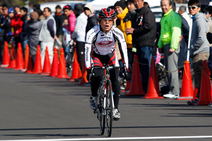 A-U 六峰亘（ブリヂストン・エスポワール）が優勝