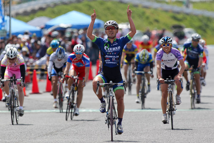 JCFエリート&U23　ゴール、高塚亮輔（CIERVO NARA PROCYCLINGTEAM）が優勝