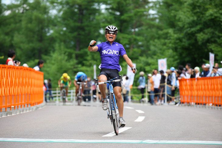 U17+U15 ガッツポーズでゴールする横山航太（篠ノ井高）