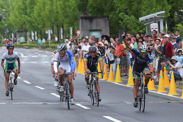 C1　ゴール　岡崎陽介（CIELVO NARA PRO CYCLINGTEAM）が優勝