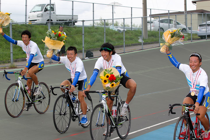 4km団体追抜き　優勝の鹿屋体育大