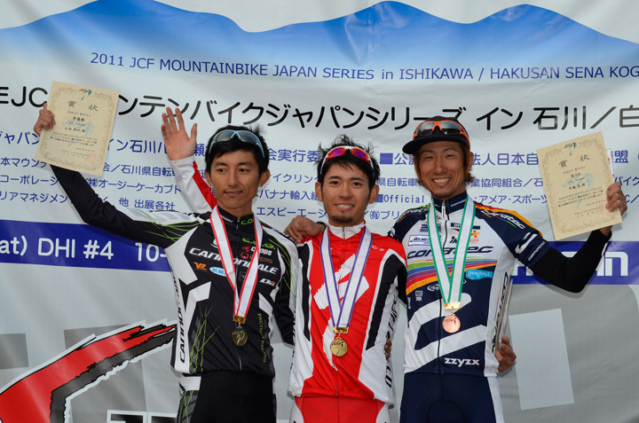 エリート男子表彰　小野寺健（TEAM SPECIALIZED）・山本和弘（キャノンデールレーシングチーム）・斉藤亮（TEAM CORRATEC）