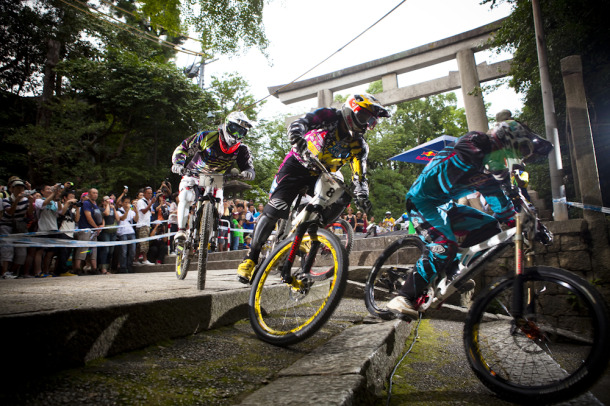 2010年大会は京都の石清水八幡宮境内で初開催されたRed Bull Holly Ride 