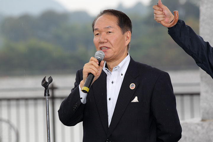 浜田恵造香川県知事がかけつける。スターターも