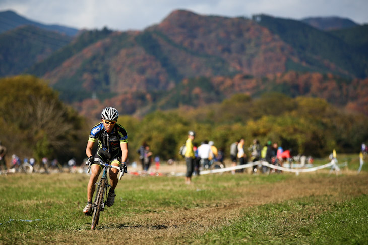 C1　1周目完了の時点で後続を見えない距離にまで引き離した竹之内悠（Team Eurasia-Fondriest bikes）