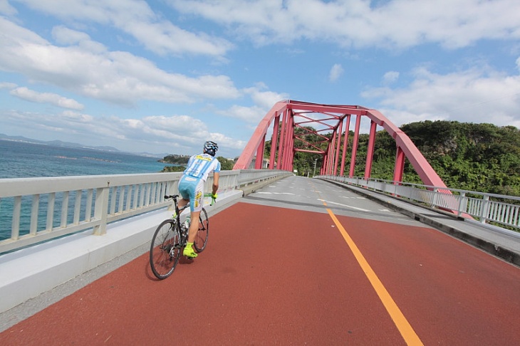 小さな島々を渡り、お昼目指して本島へと戻る