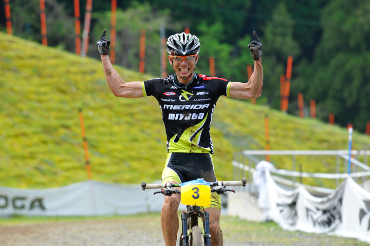 男子エリート優勝 斉藤亮（MIYATA-MERIDA）