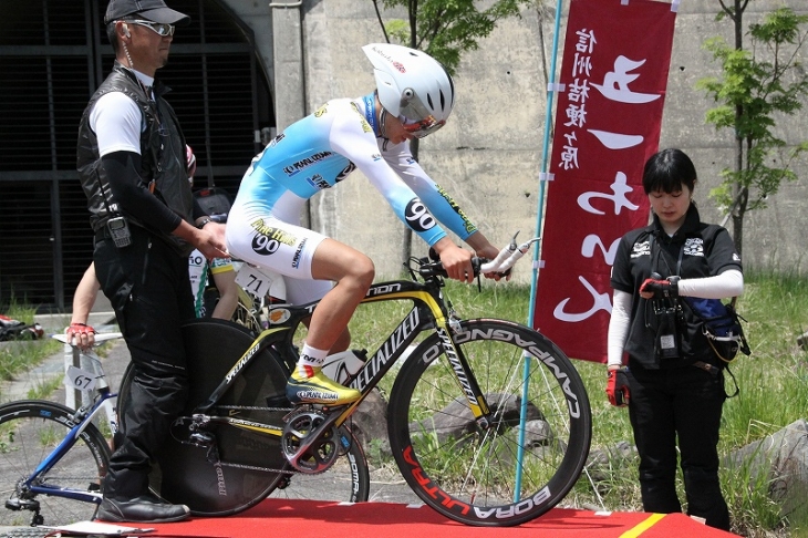 チームメイトから借りたTTバイクに乗る西村大輝（パインヒルズ90）