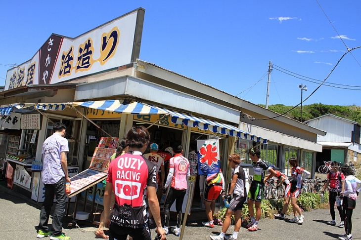 城ヶ島の定食屋さんに皆で昼食に入った