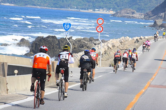 コースはいずれも広がる海を横目に見ることができる（写真はイメージ）