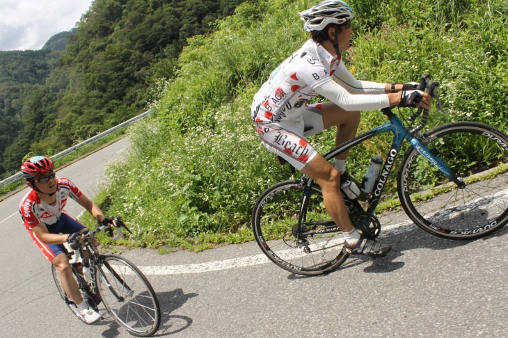 ジリジリとした日差しが厳しかったコース後半の上り