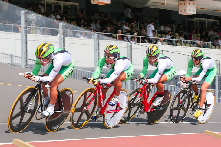 4km団体追抜　1位　奈良県（吉田、入部、山本、安原）