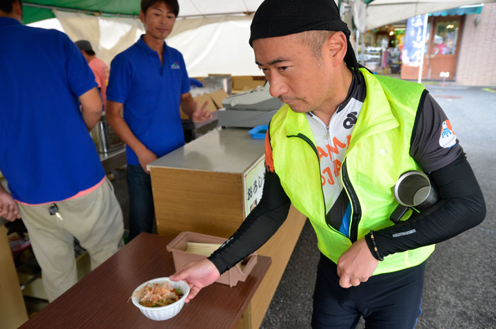 たくさんの美味しい補給食が準備された