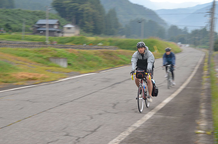 車む少なく、快適な道路を走る