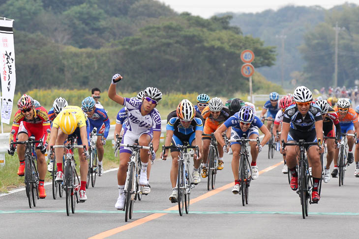 2012美浜クリテリウムE1で優勝の末永周平