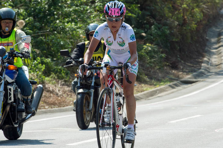 女子国際140km　独走する與那嶺恵理（チーム・フォルツァ！）