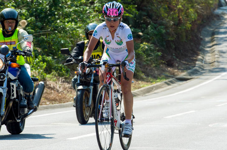 女子国際140km　独走する與那嶺恵理（チーム・フォルツァ！）