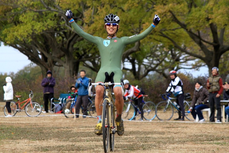 GPミストラル2012−2013第4戦で勝利した前田公平(SpeedvagenCyclocrossTeam)