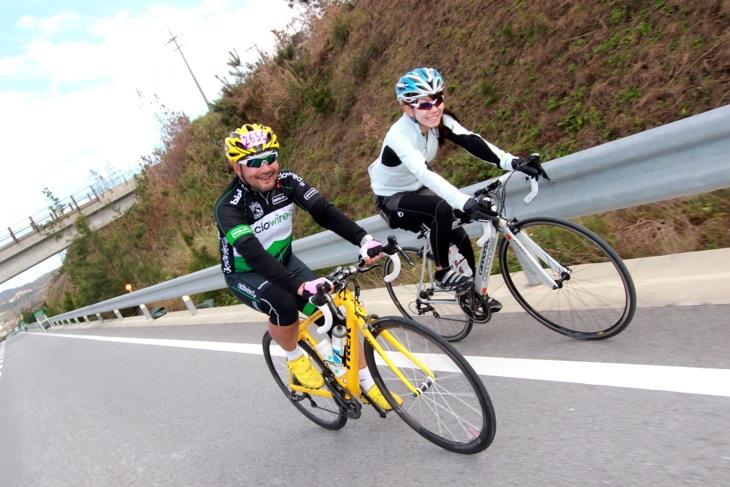 やっぱり女性ライダーとランデブーを楽しむエロオヤジ。