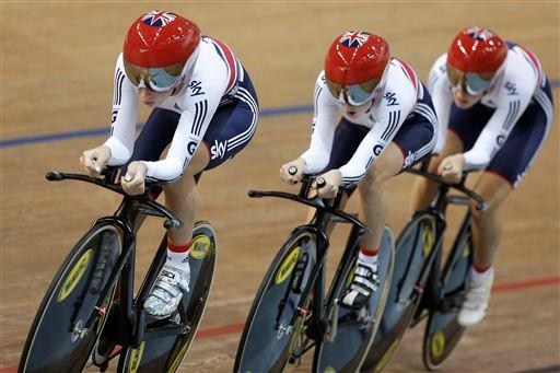 女子団体追い抜き　3分18秒140で優勝したイギリス