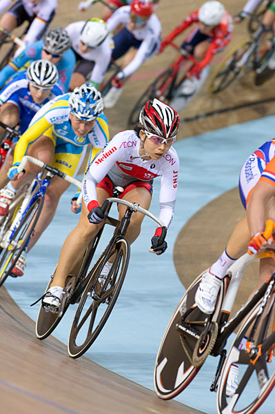 女子ポイントレースを走る石井寛子（東京・日本競輪学校）