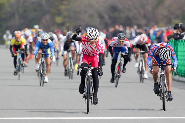 マスター　ゴールスプリント、高谷薫（シャンテ）が優勝