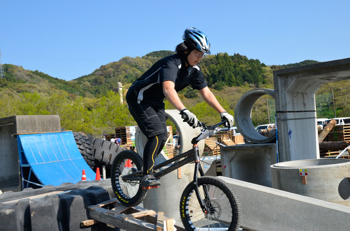 ウィメン　優勝の小川菜花