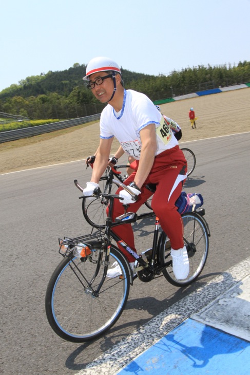 フラッシャー付き自転車と中学生コスプレ?