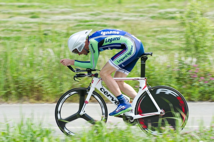 A登録 U23エリート20km クラスで優勝したポール・ソールズベリー（イナーメ信濃山形）