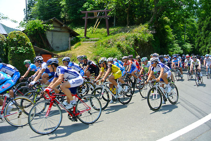 下吉田の旧道区間は道幅がとても狭い