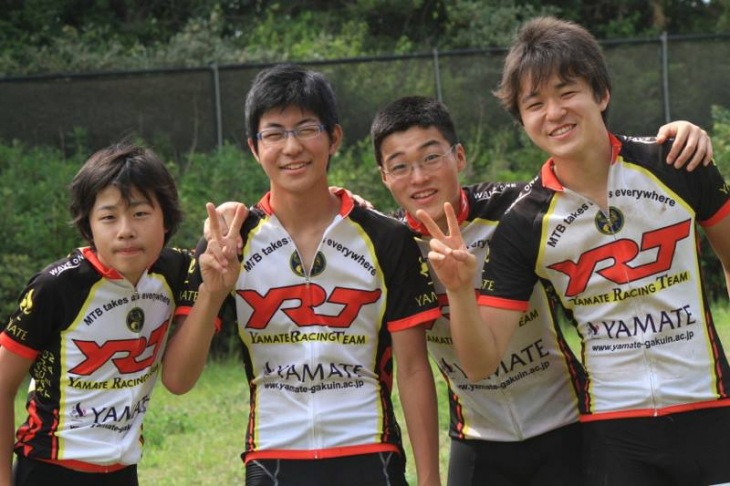 学校のクラブ活動でMTBを楽しむ山手学院YRTのみなさん　