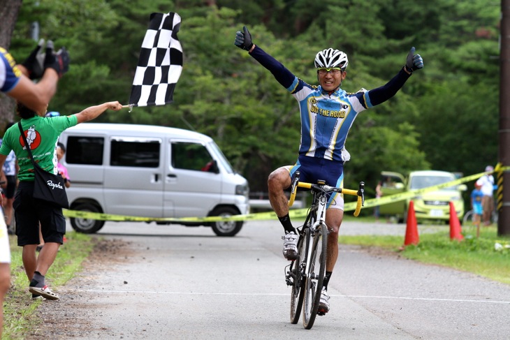 エリート男子を押さえカテゴリー1で優勝した影山善明