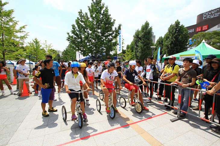 数多くのイベントの中で最も注目を集めた三輪車ケイリングランプリ